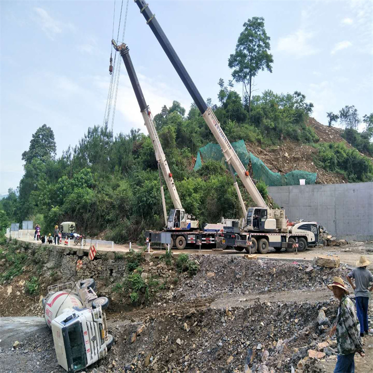 连云港连云汽车掉沟里叫吊车救援要多少钱
